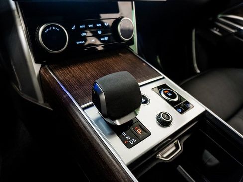 Used 2023 Land Rover Range Rover SE image 42