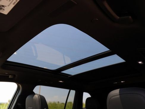 New 2026 Buick Enclave Avenir image 11