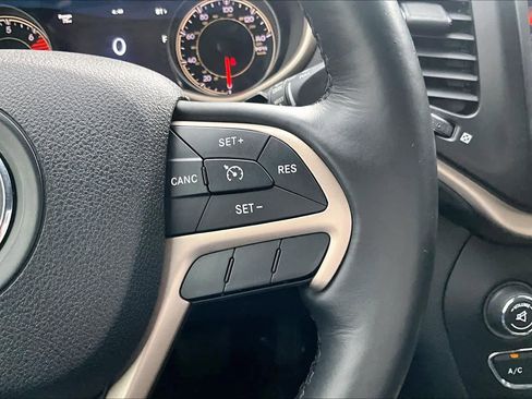 Used 2016 Jeep Cherokee Limited FWD image 25