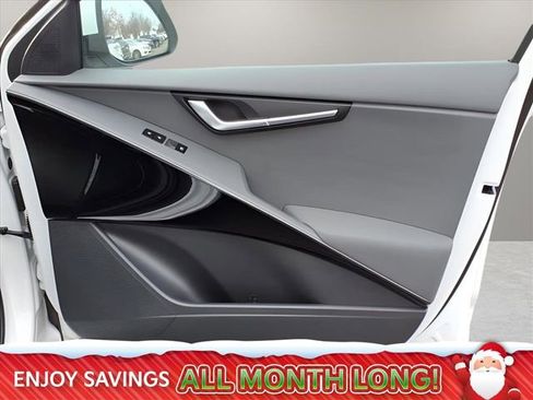 Used 2024 Kia Niro EX image 19