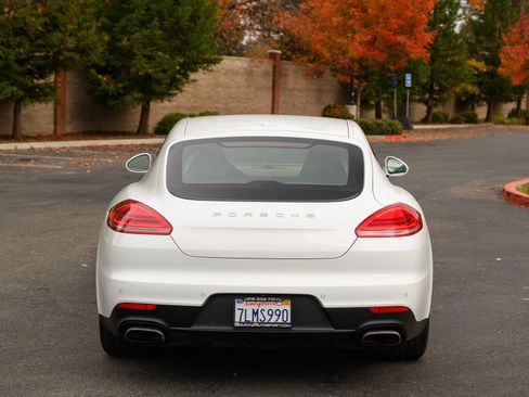 Used 2015 Porsche Panamera 4 image 6