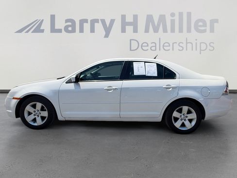 Used 2009 Ford Fusion SE FWD image 2
