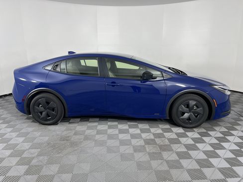 Used 2025 Toyota Prius LE AWD/4WD image 14