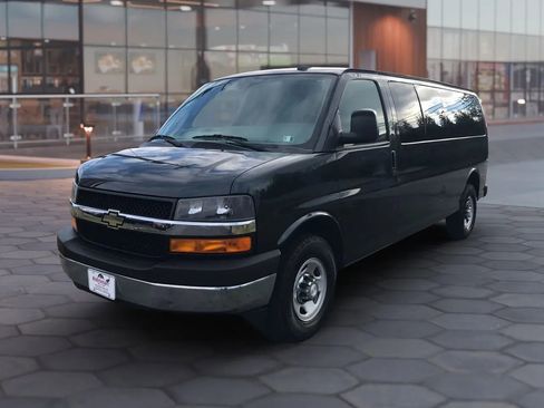 Used 2017 Chevrolet Express 3500 LT w/ LT Preferred Equipment Group image 6