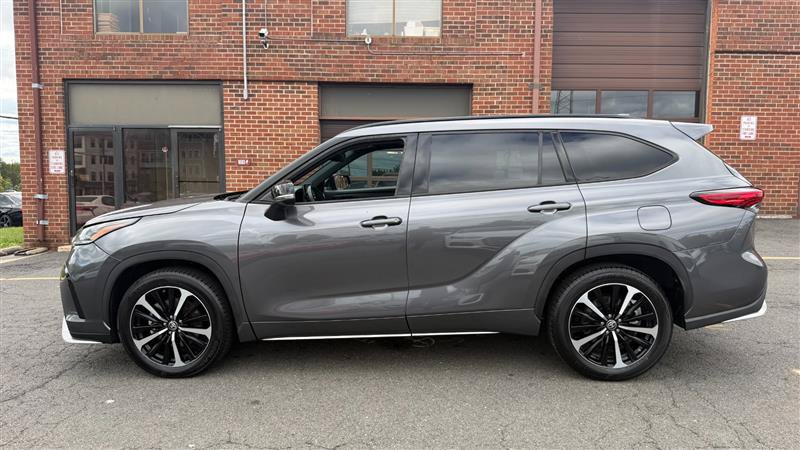 Used 2021 Toyota Highlander XSE FWD image 19