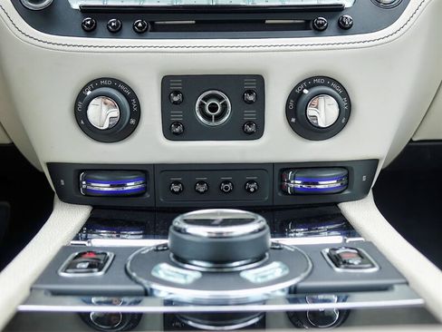 Used 2016 Rolls-Royce Wraith RWD image 22