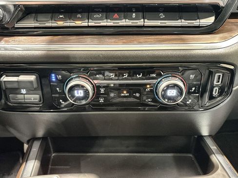 Used 2023 GMC Sierra 1500 SLT w/ SLT Convenience Package image 17