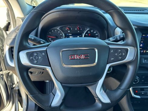 Used 2024 GMC Terrain SLE image 8