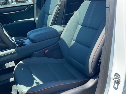 New 2025 GMC Acadia AT4 w/ Luxury Package image 11