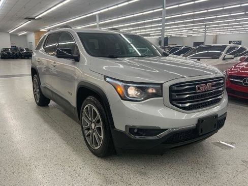 Used 2017 GMC Acadia SLT image 3