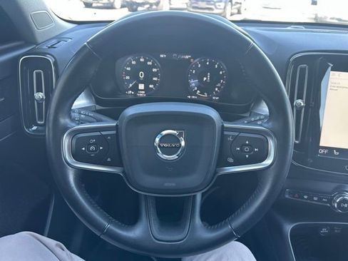 Used 2019 Volvo XC40 T5 Momentum image 19