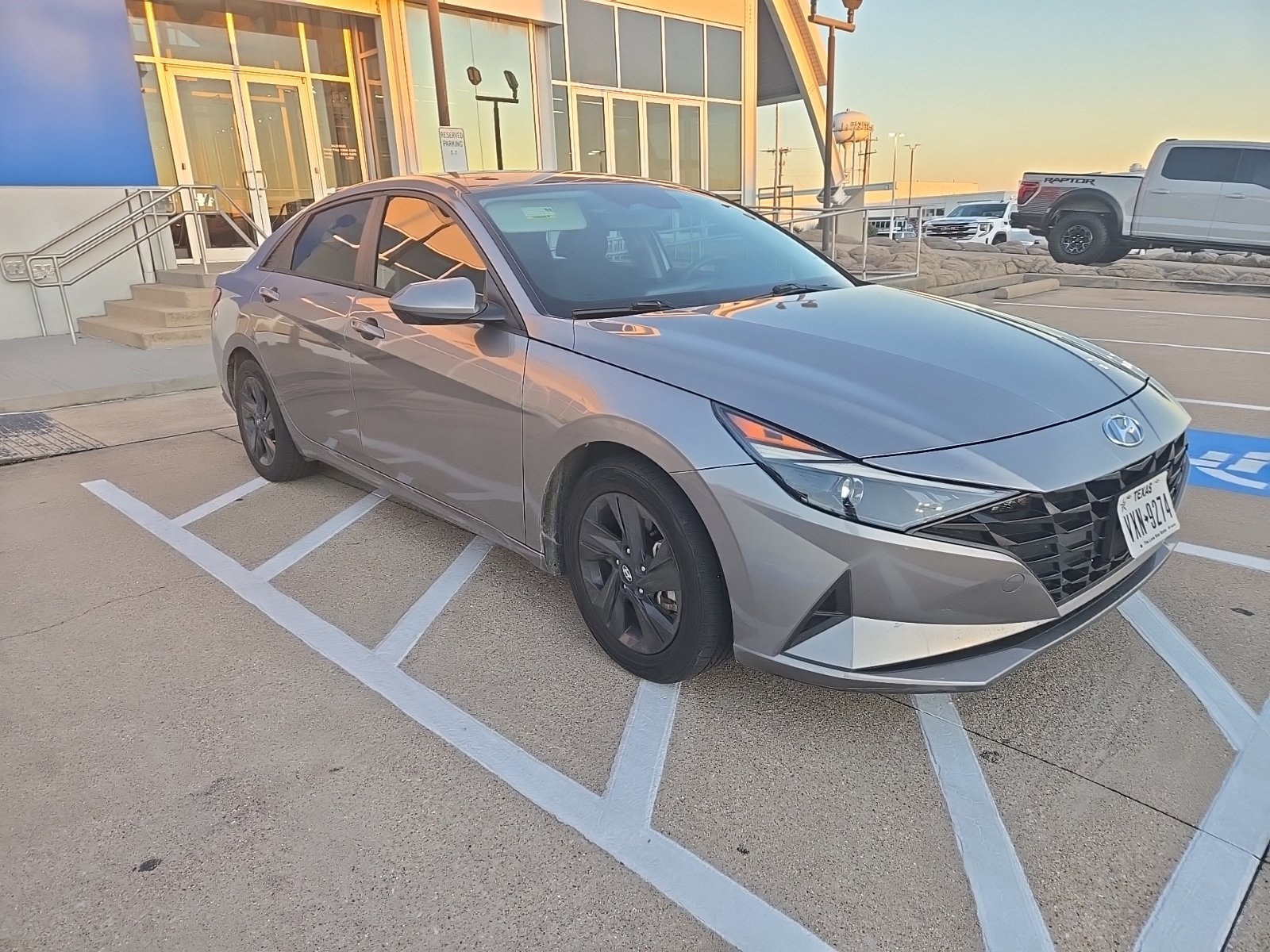 Used 2021 Hyundai Elantra SEL FWD image 3