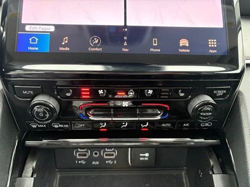 Used 2023 Jeep Grand Cherokee Limited w/ Luxury Tech Group II image 23