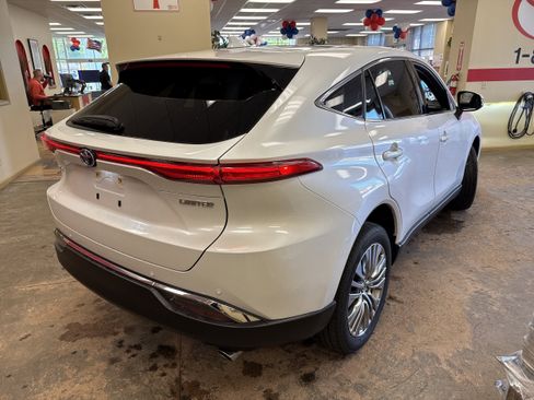 Used 2023 Toyota Venza Limited AWD/4WD image 10
