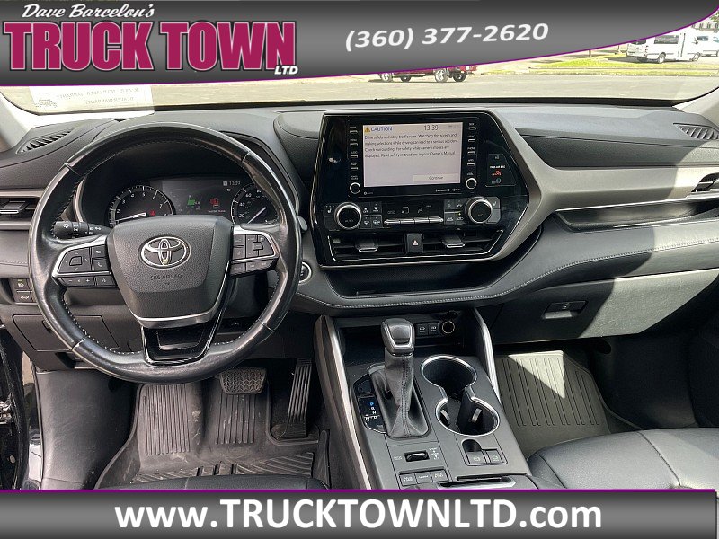 Used 2021 Toyota Highlander XLE AWD/4WD image 17