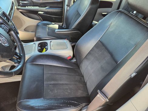 Used 2019 Dodge Grand Caravan SXT FWD image 8
