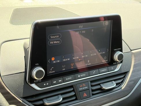 Used 2025 Nissan Altima 2.5 SV FWD image 10