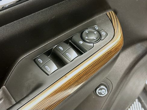 Used 2023 GMC Acadia SLE w/ Driver Convenience Package image 15