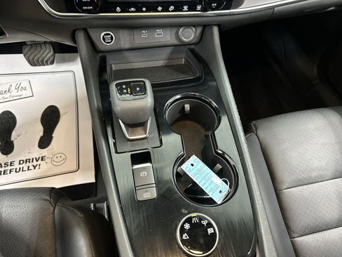 Used 2023 Nissan Rogue SV w/ SV Premium B Package image 17