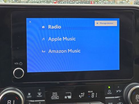 Used 2023 Toyota Highlander XLE image 30