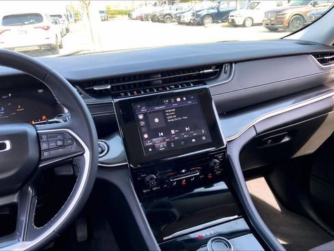 Used 2023 Jeep Grand Cherokee L Laredo image 7