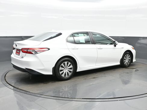 Used 2019 Toyota Camry LE image 6