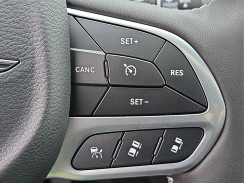 New 2026 Chrysler Pacifica Limited w/ Uconnect Theater Family Group FWD image 20