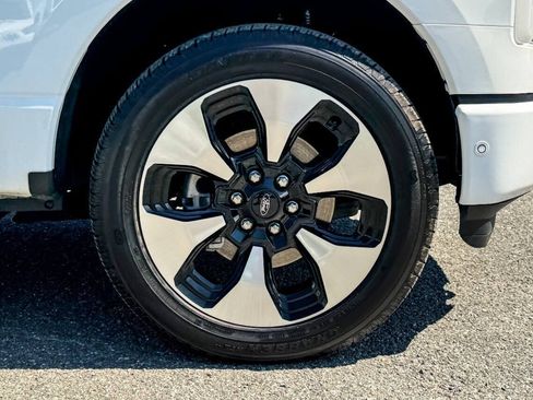 Used 2022 Ford F150 Lightning Platinum AWD/4WD image 9
