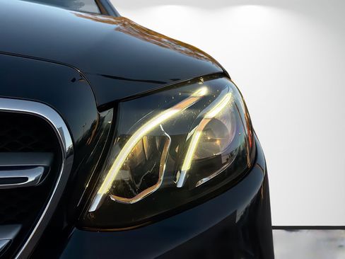 Used 2018 Mercedes-Benz E 300 image 9