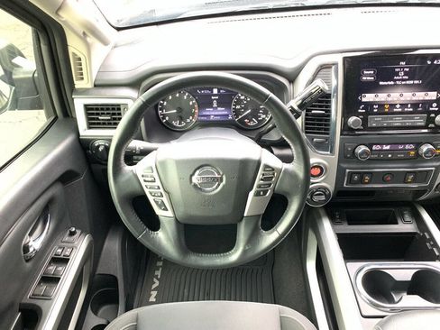 Used 2021 Nissan Titan SV w/ SV Convenience Package image 15