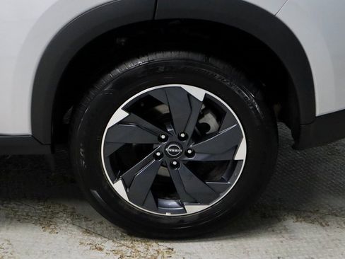 Certified 2025 Nissan Rogue SV image 18