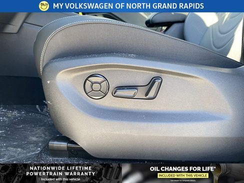 New 2026 Volkswagen Tiguan SE image 8