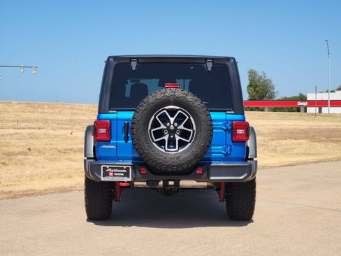 Used 2025 Jeep Wrangler Unlimited Rubicon w/ Convenience Group AWD/4WD image 7
