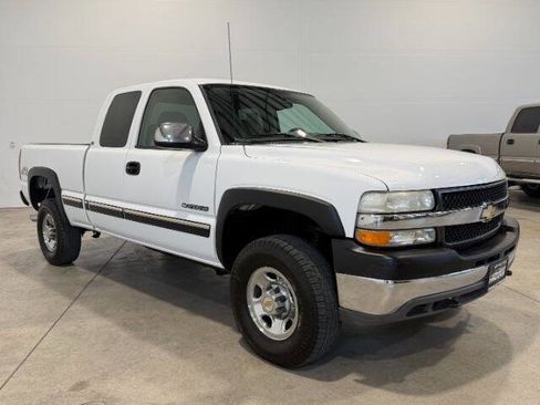 Used 2001 Chevrolet Silverado 2500 LS w/ Off-Road Skid Plate Pkg AWD/4WD image 5