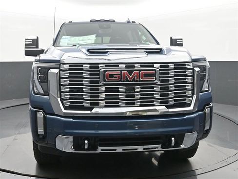 New 2025 GMC Sierra 2500 Denali w/ Denali Reserve Package image 8