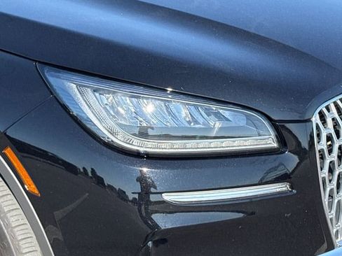 Used 2025 Lincoln Corsair AWD image 12
