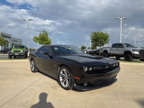 Used 2022 Dodge Challenger R/T RWD image 7