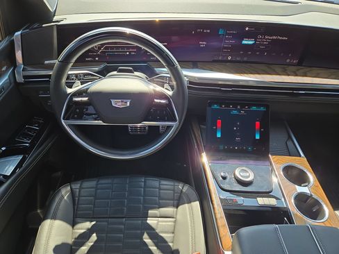 Certified 2025 Cadillac Escalade Sport Platinum w/ LPO, Floor Liner Package AWD/4WD image 14