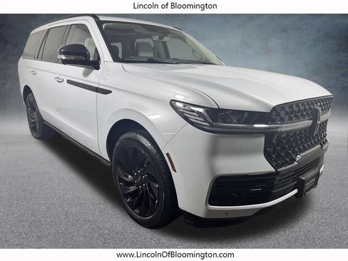 New 2026 Lincoln Navigator Reserve w/ Jet Appearance Package AWD/4WD image 8