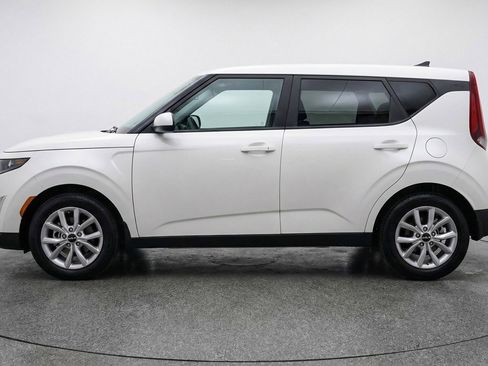 Used 2025 Kia Soul LX w/ LX Technology Package FWD image 3