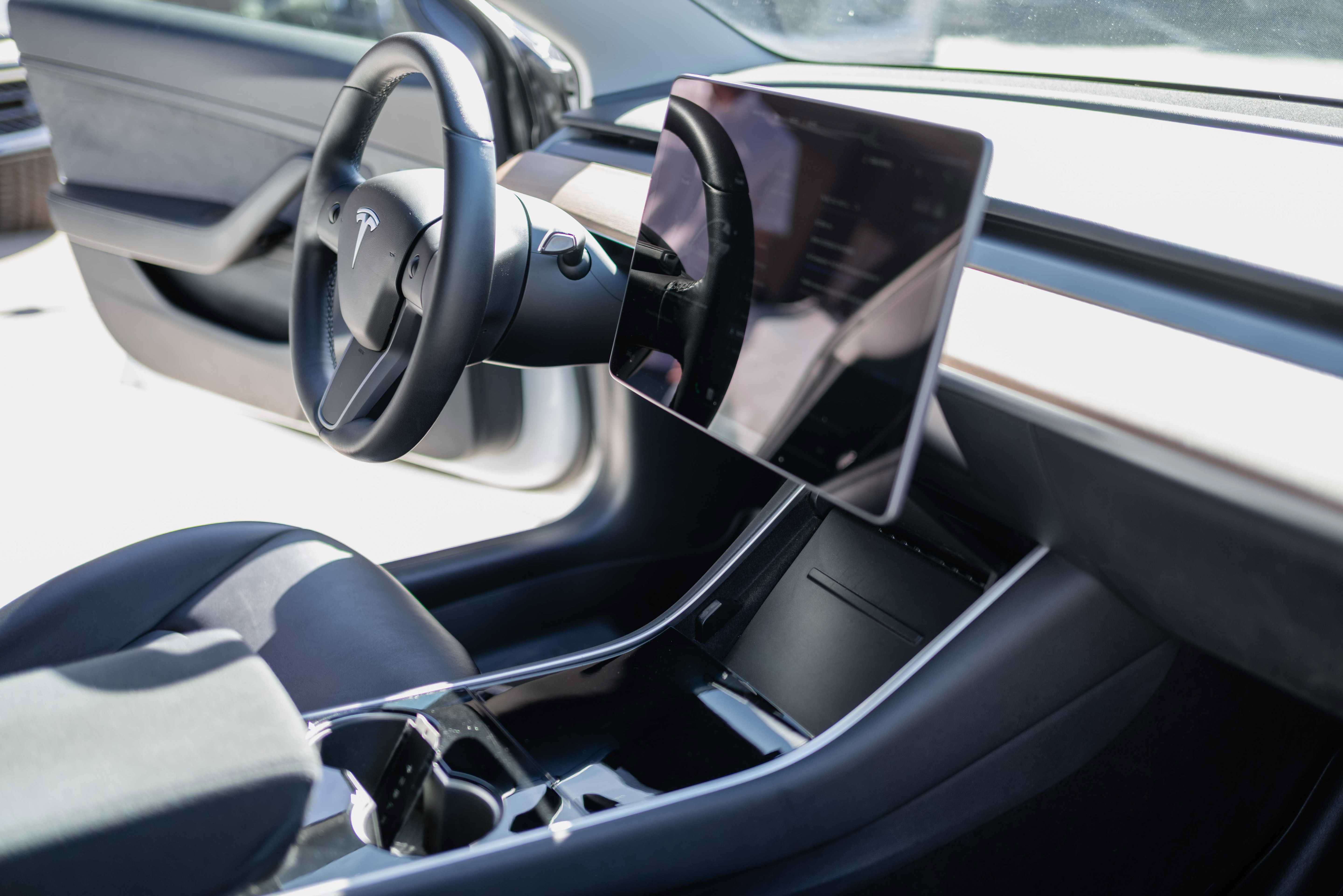 Used 2020 Tesla Model 3 Standard Range Plus RWD image 13
