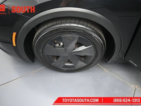 Used 2025 Toyota Prius LE AWD/4WD image 35