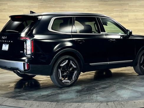 Used 2023 Kia Telluride EX w/ EX Captain's Chair Package AWD/4WD image 14