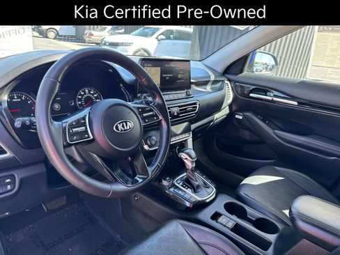 Certified 2021 Kia Seltos SX w/ SX Sunroof Package AWD/4WD image 17