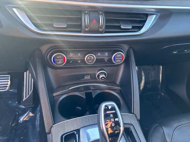 Used 2022 Alfa Romeo Stelvio Ti AWD/4WD image 32