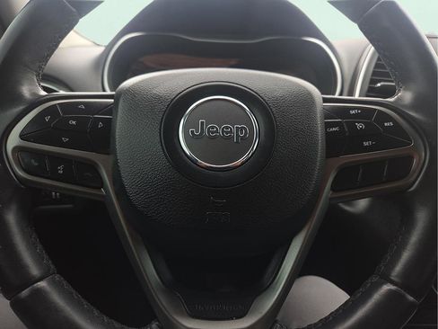 Used 2019 Jeep Cherokee Latitude Plus FWD image 16