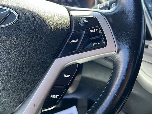 Used 2017 Hyundai Veloster Value Edition image 20