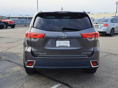 Used 2017 Toyota Highlander Limited Platinum image 4