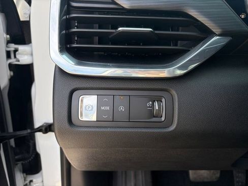 Used 2025 GMC Acadia Elevation w/ Elevation Premium Package FWD image 5