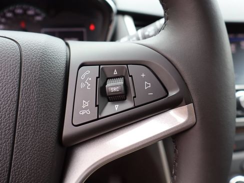 Used 2022 Chevrolet Trax LT w/ LT Convenience Package AWD/4WD image 14